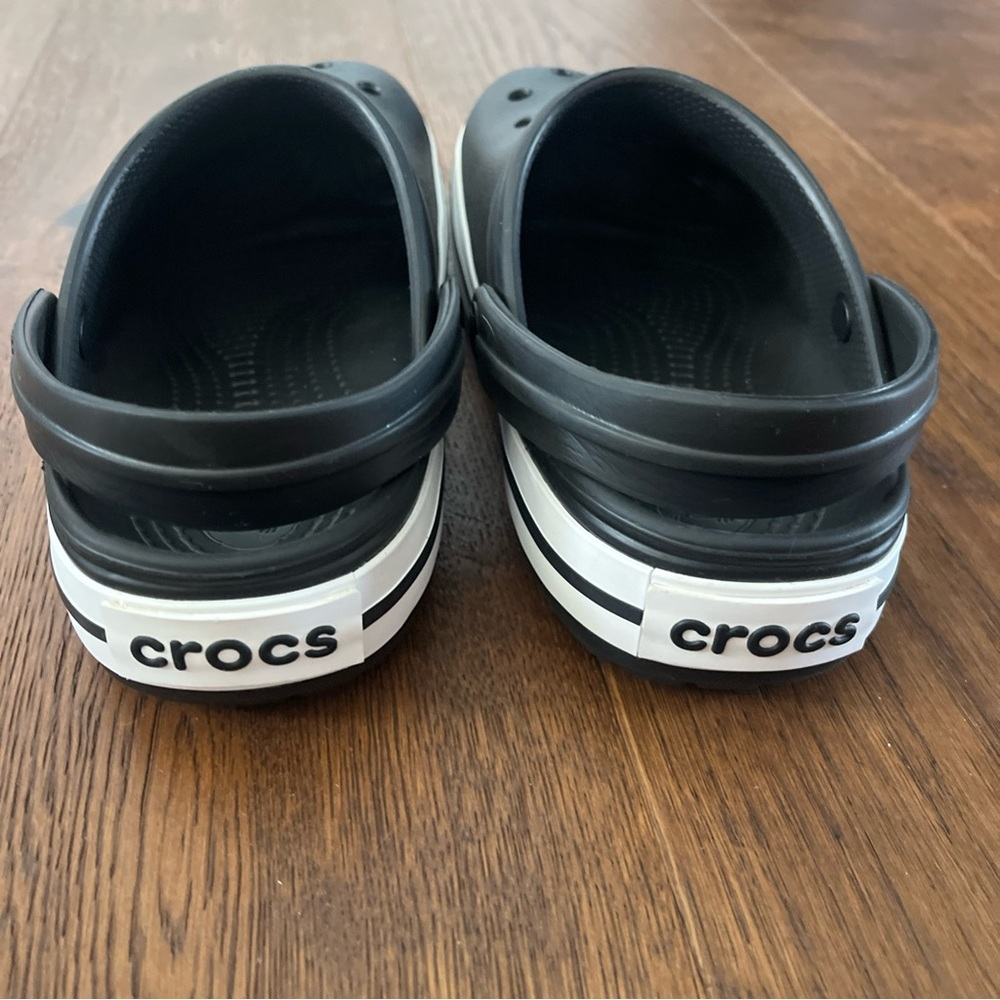 Crocs Crocband Clog Black/White Unisex Men’s 6 Women’s 8 Sandals Slip On EUC - Picture 6 of 9